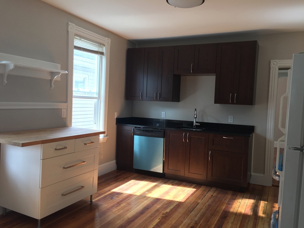 17 Usher Road, Unit 2 Medford, MA 02155 - Photo 3 of 17