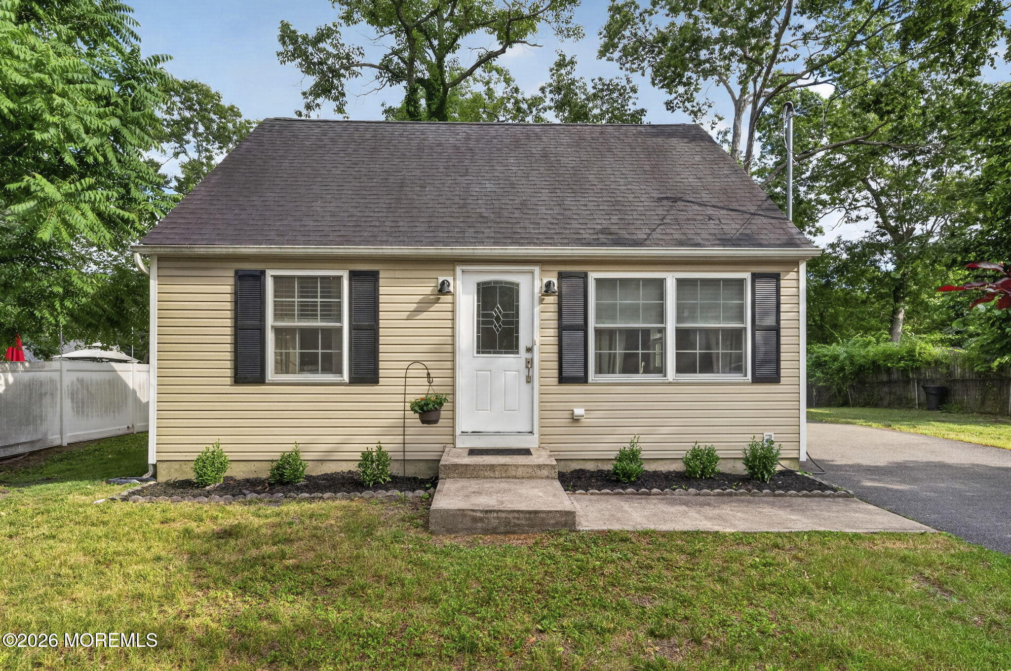 516 Middle Lane Howell, NJ 07731 - Photo 1 of 35 IMG_3281