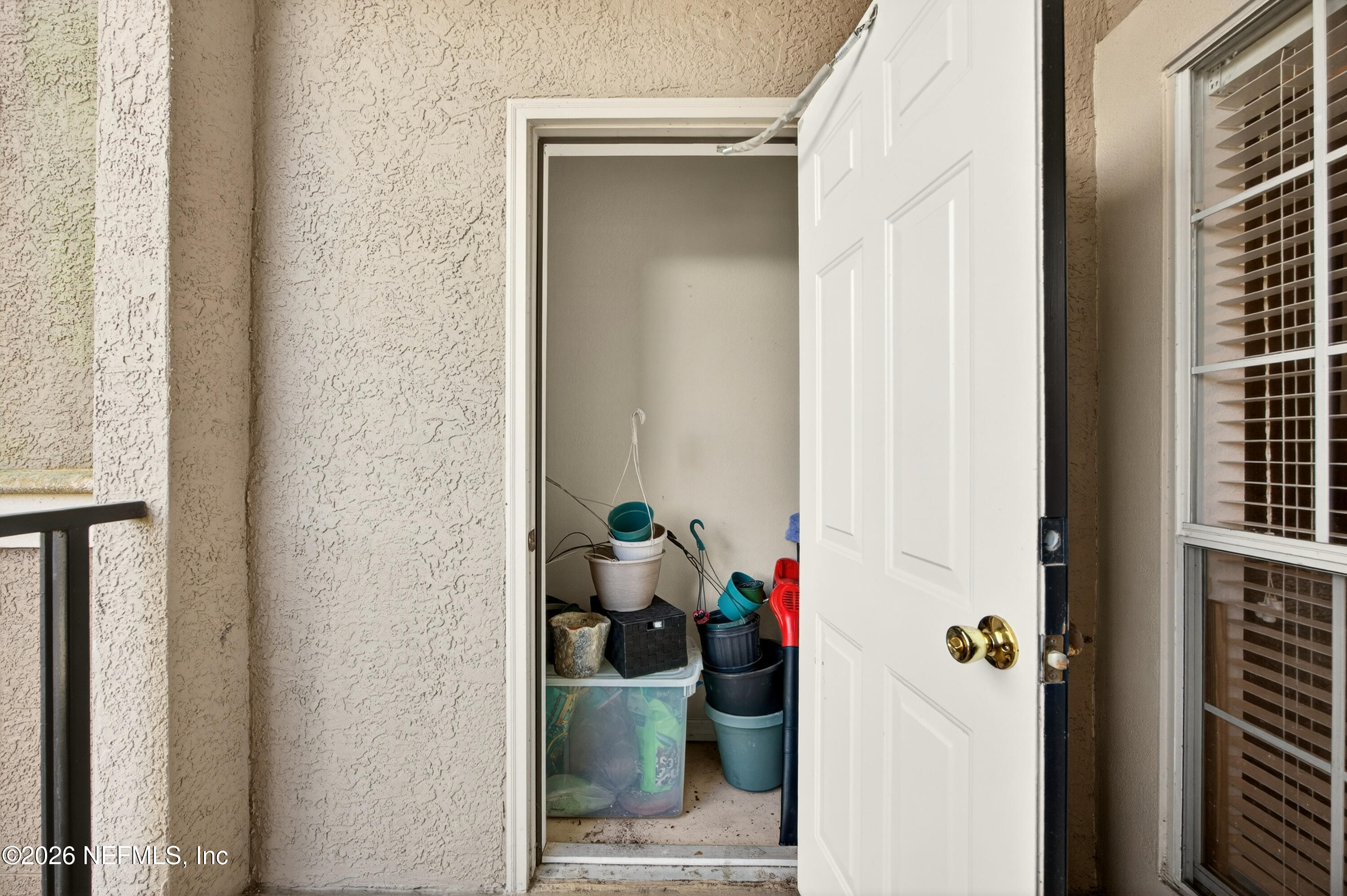 10961 Burnt Mill Road, Unit 1524 Jacksonville, FL 32256 - Photo 22 of 38 a view of a hallway with kids room