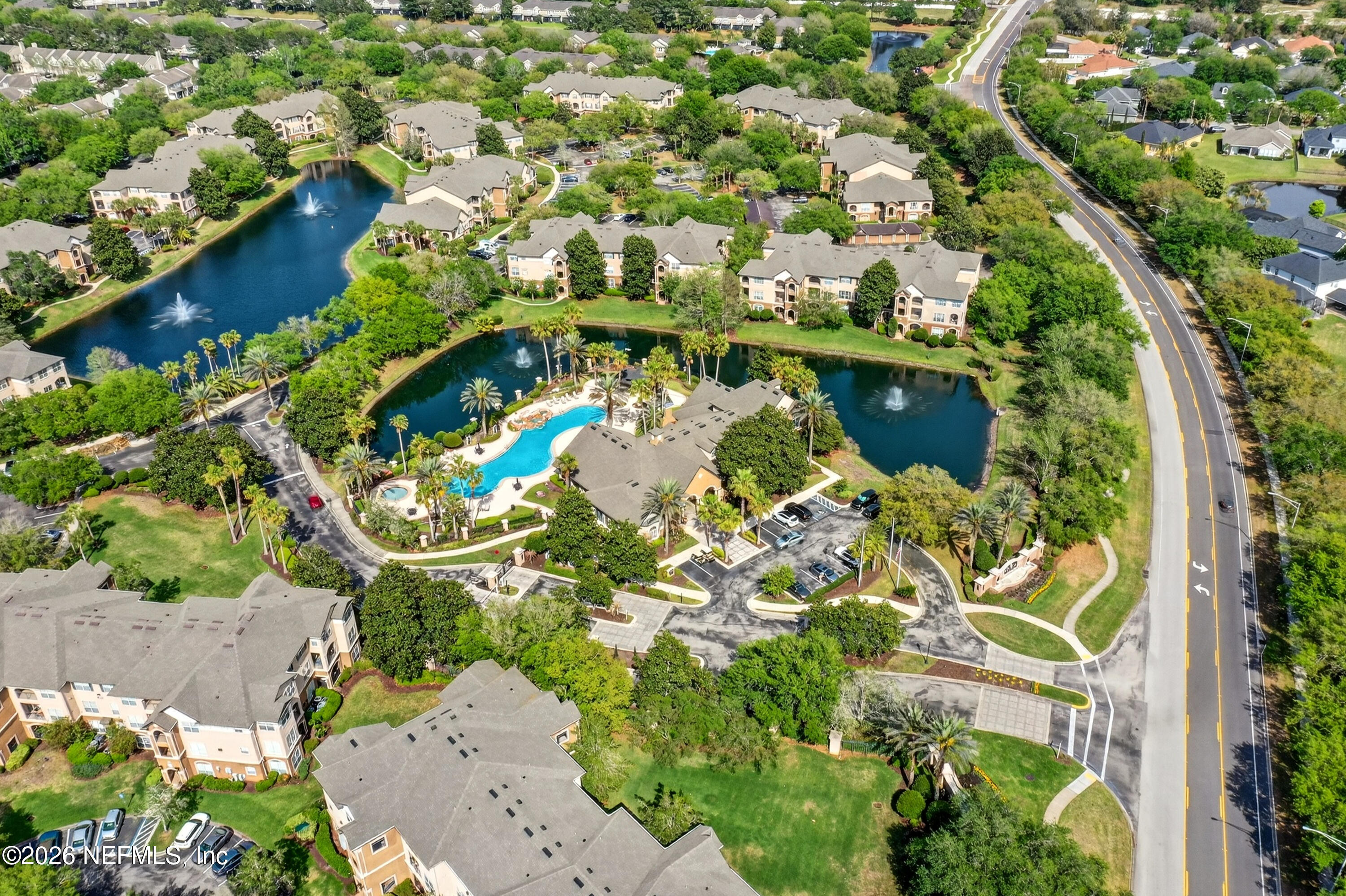 10961 Burnt Mill Road, Unit 1524 Jacksonville, FL 32256 - Photo 38 of 38 an aerial view of a houses with a yard
