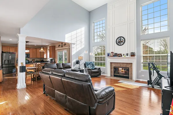 $510,000 | 4077 Stratford Lane, Carpentersville, IL 60110