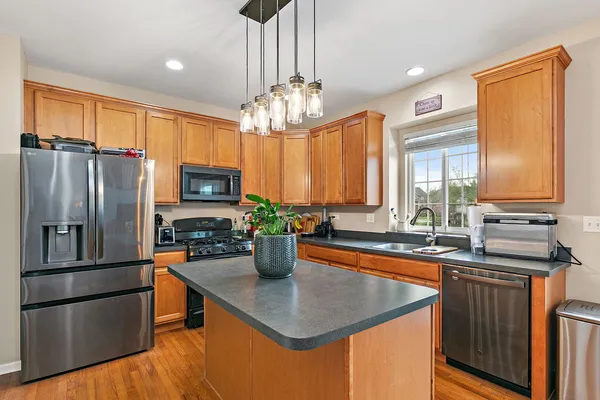 $510,000 | 4077 Stratford Lane, Carpentersville, IL 60110