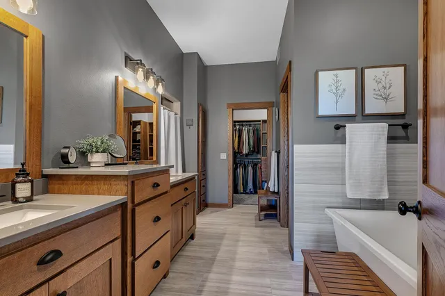 $675,000 | 1021 21st Avenue North, Sartell, MN 56377