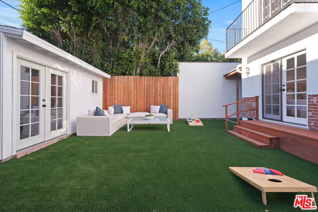 543 Westmount Drive West Hollywood, CA 90048 - Photo 3 of 44 a view of backyard with a garden and plants