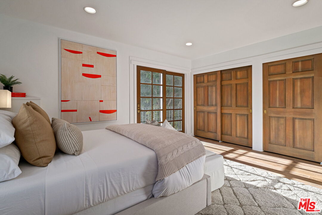 543 Westmount Drive West Hollywood, CA 90048 - Photo 23 of 44 a bedroom with a bed and a large window
