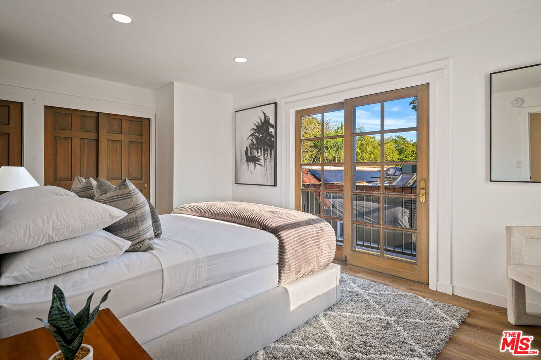 543 Westmount Drive West Hollywood, CA 90048 - Photo 26 of 44 a bedroom with a large bed and a window