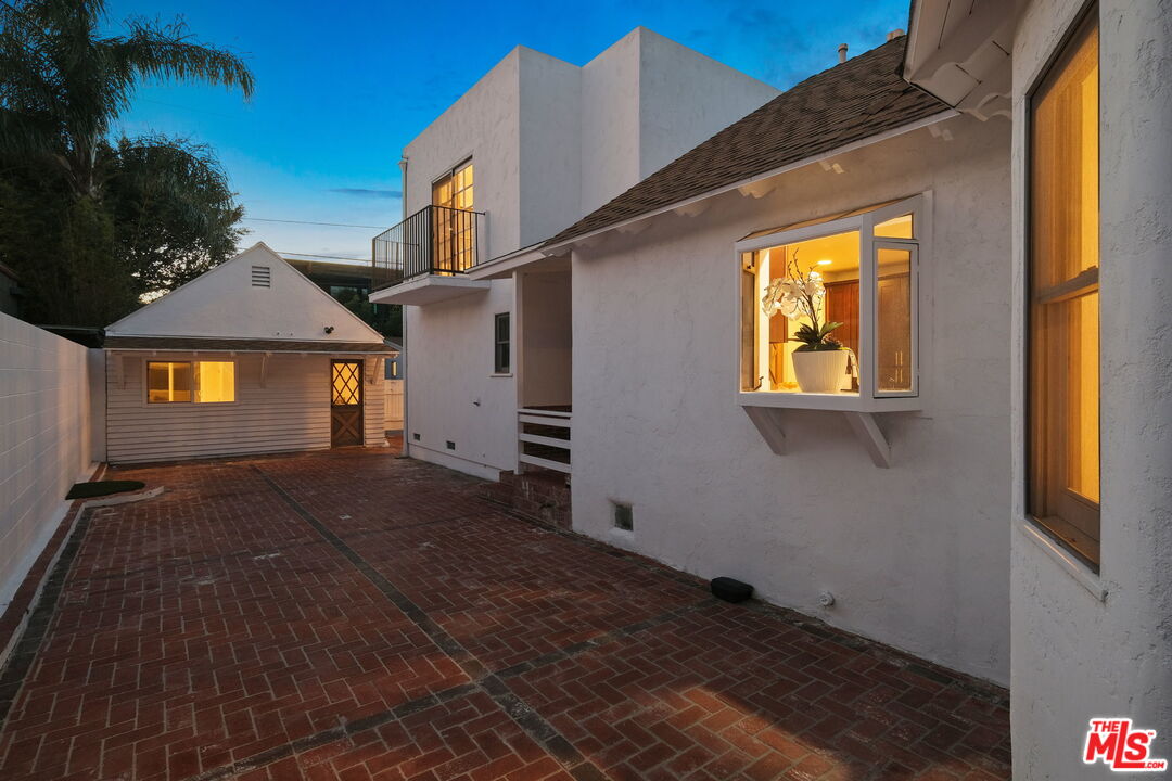 543 Westmount Drive West Hollywood, CA 90048 - Photo 39 of 44 a view of a house with a yard