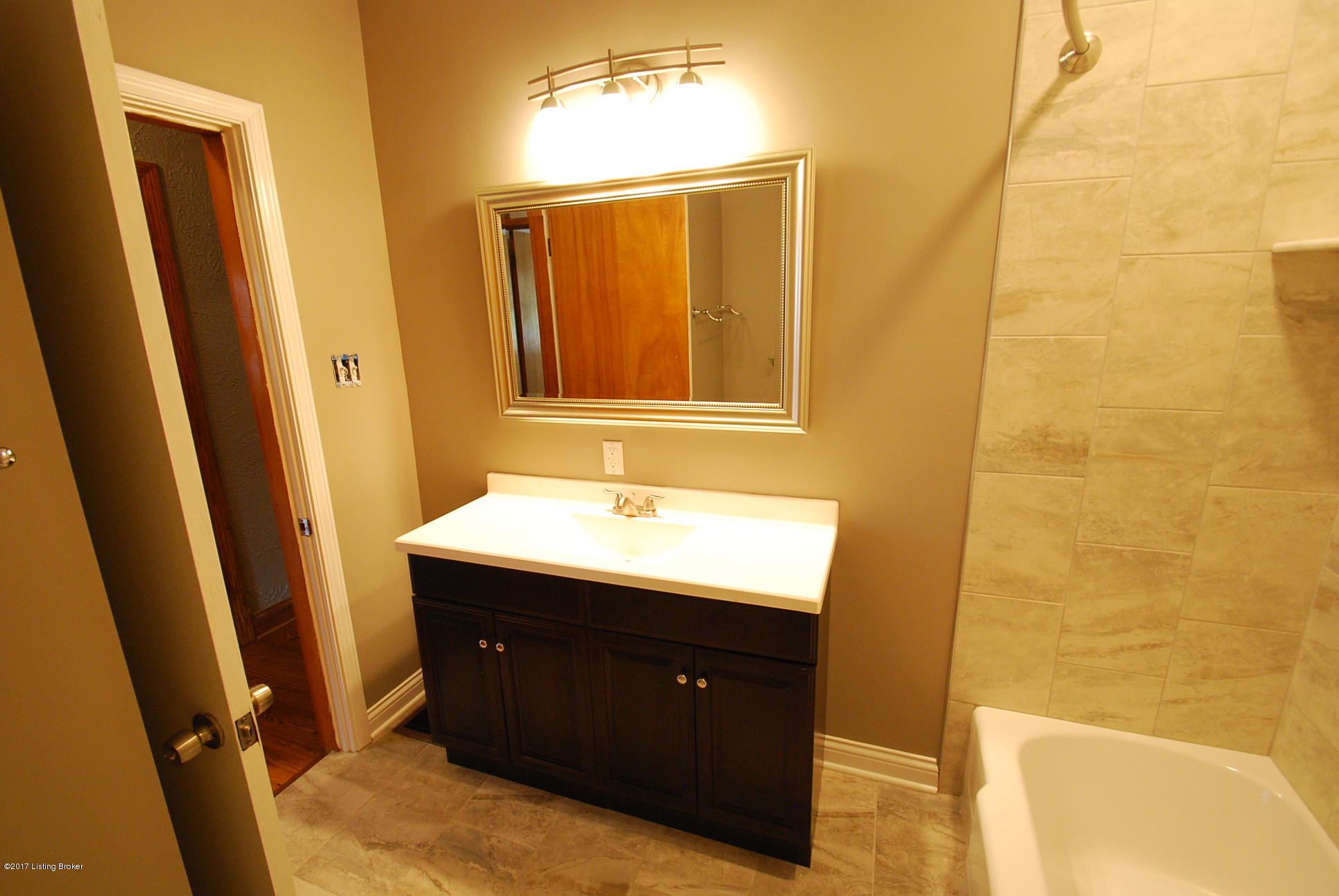 622 Country Club Road Louisville, KY 40206 - Photo 11 of 25 Beautiful tile