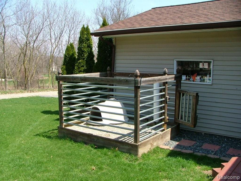 8341 Mack Road Linden, MI 48451 - Photo 20 of 21 Dog Kennel