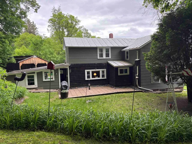 $299,500 | 184 Hazen Street, Hartford, VT 05001