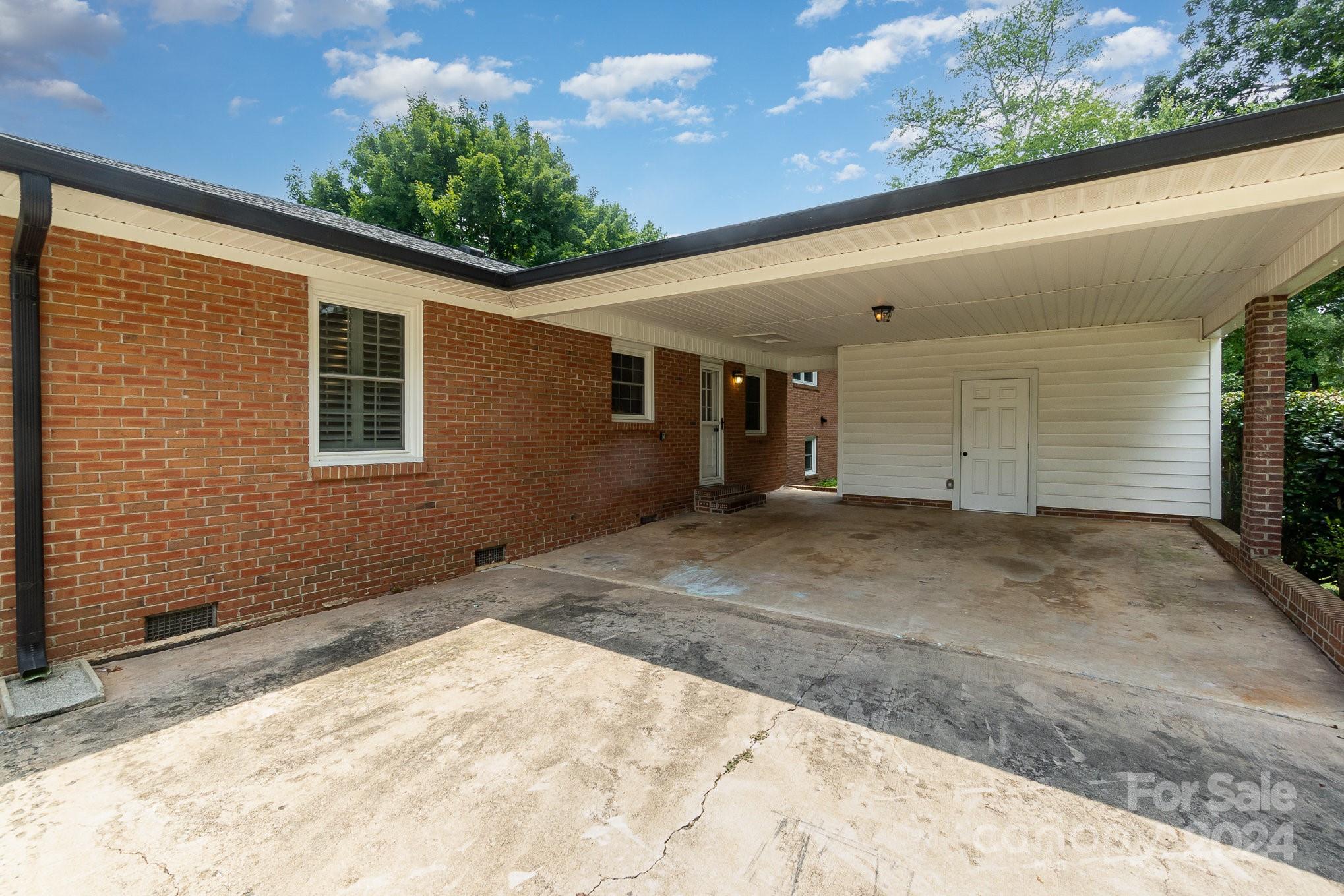 1008 Dumbarton Road Gastonia, NC 28054 - Photo 32 of 39 a view of a backyard