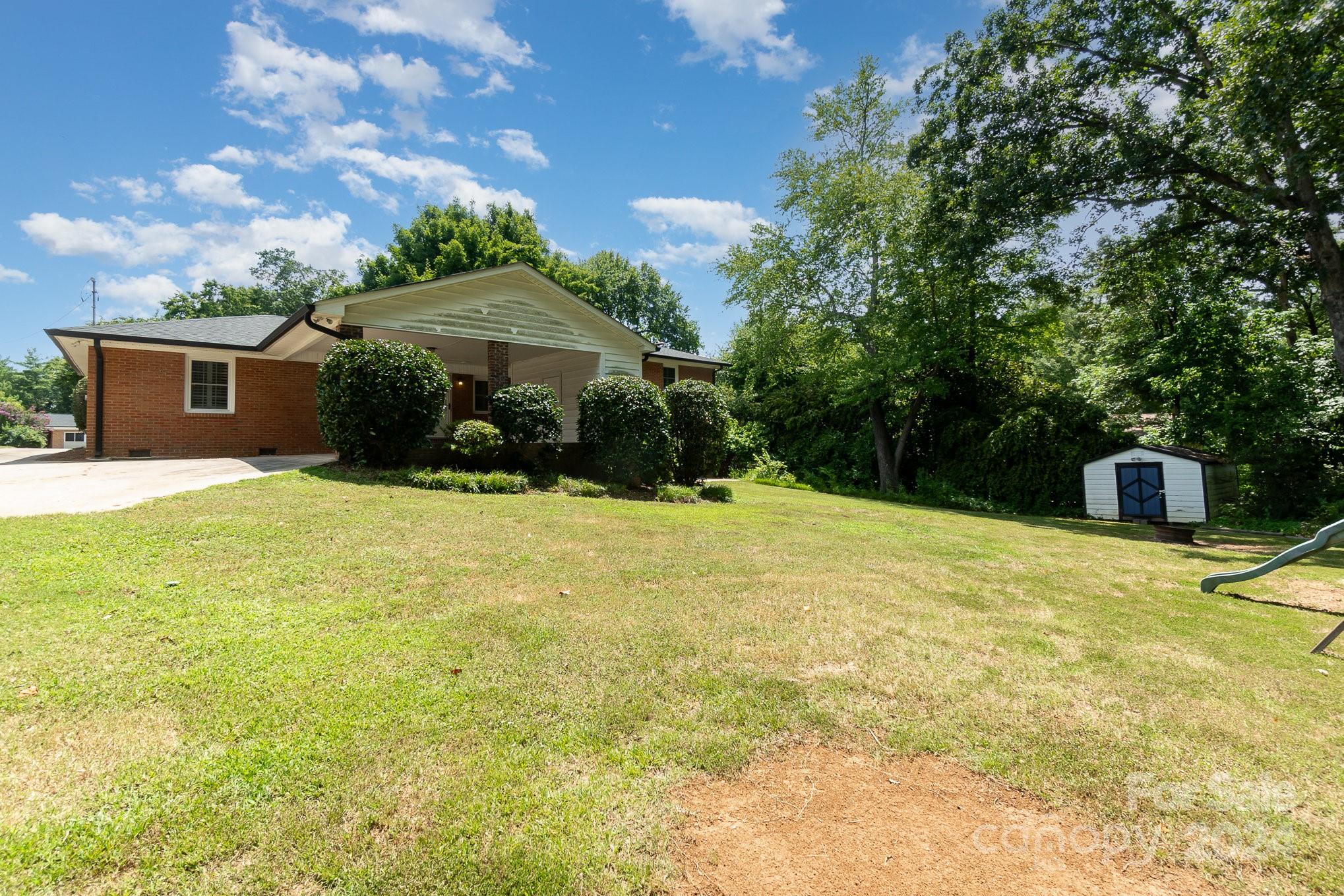1008 Dumbarton Road Gastonia, NC 28054 - Photo 36 of 39 a front view of a house with yard and green space