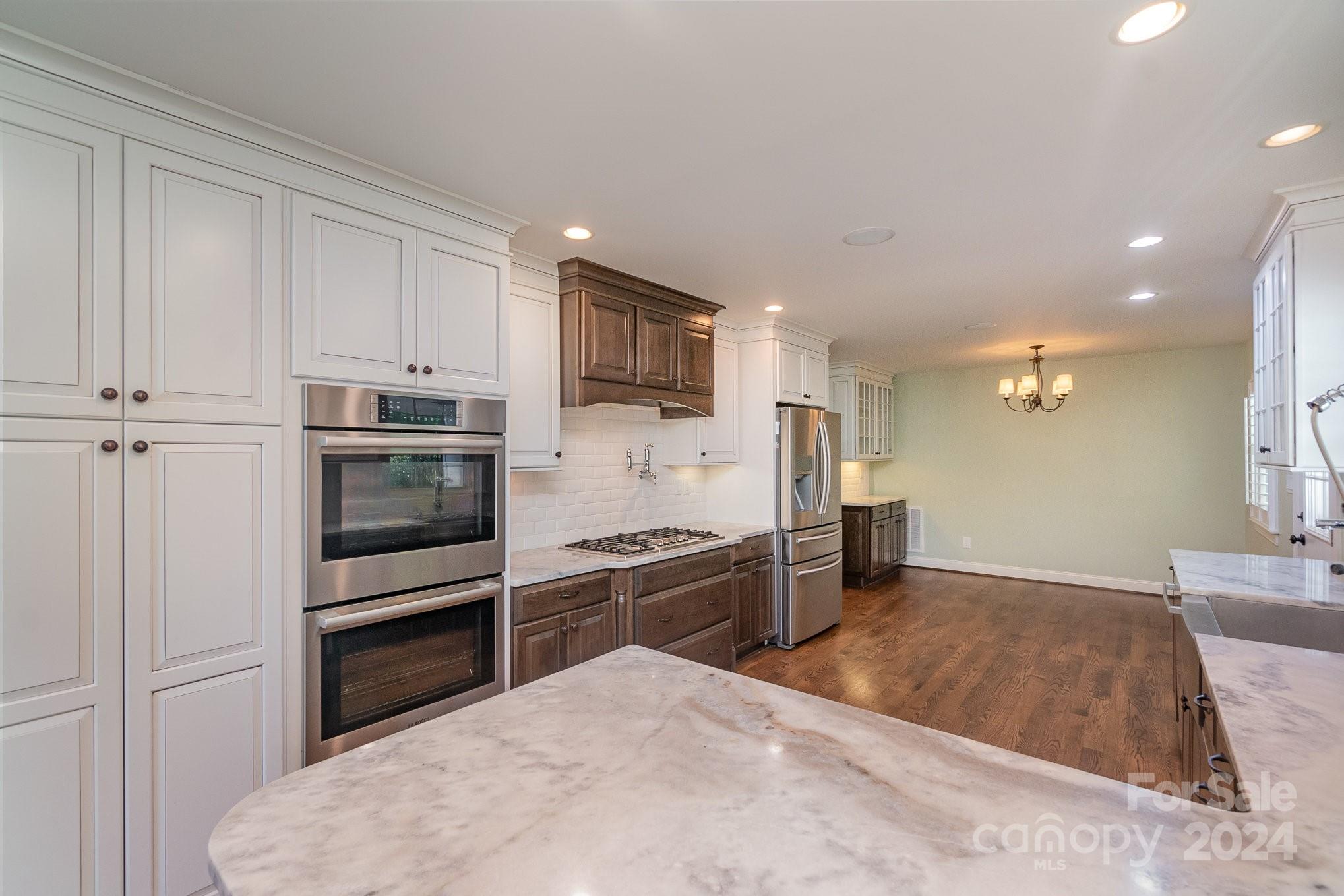1008 Dumbarton Road Gastonia, NC 28054 - Photo 9 of 39 a kitchen with granite countertop a stove and a refrigerator