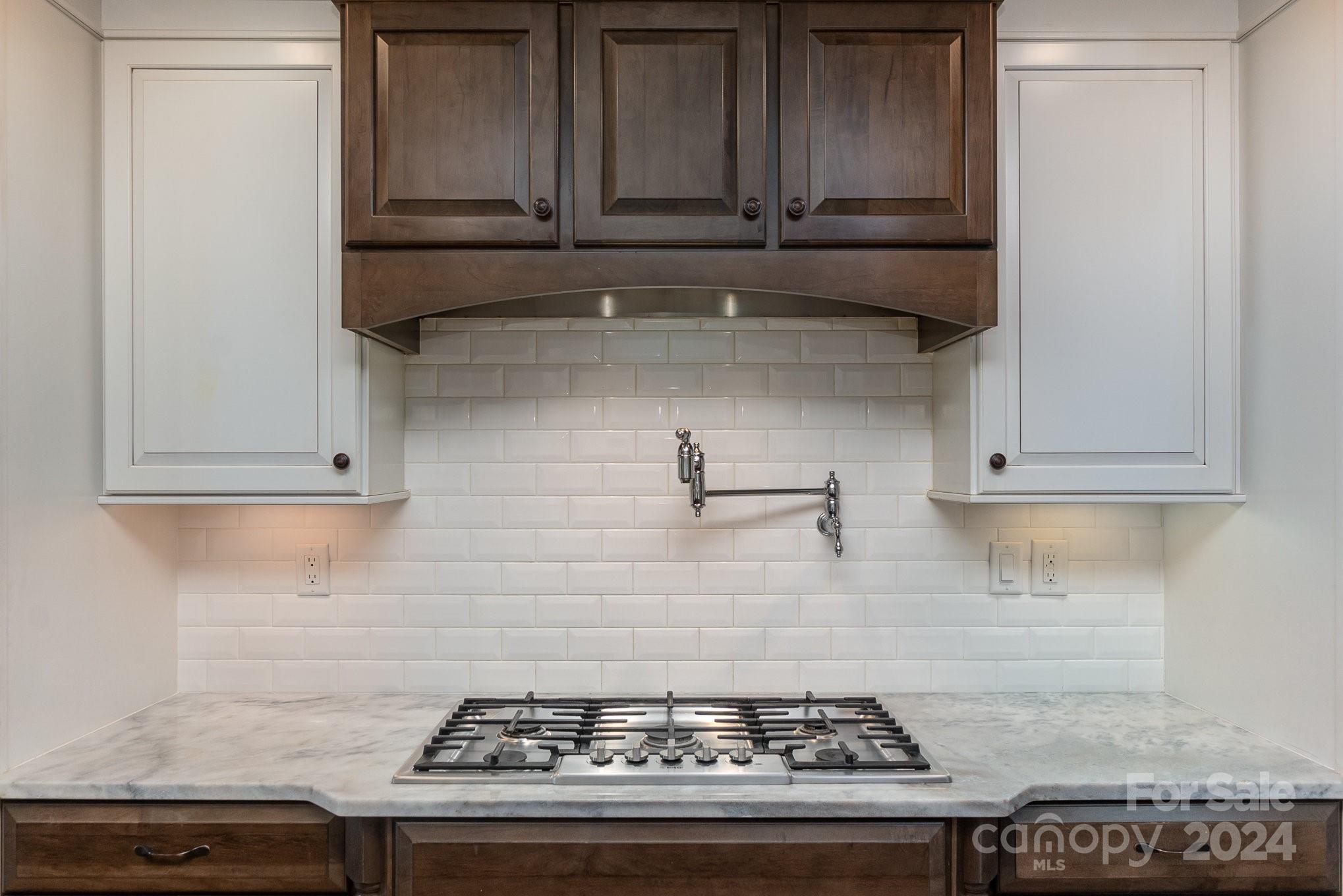 1008 Dumbarton Road Gastonia, NC 28054 - Photo 10 of 39 a stove top oven sitting inside of a kitchen