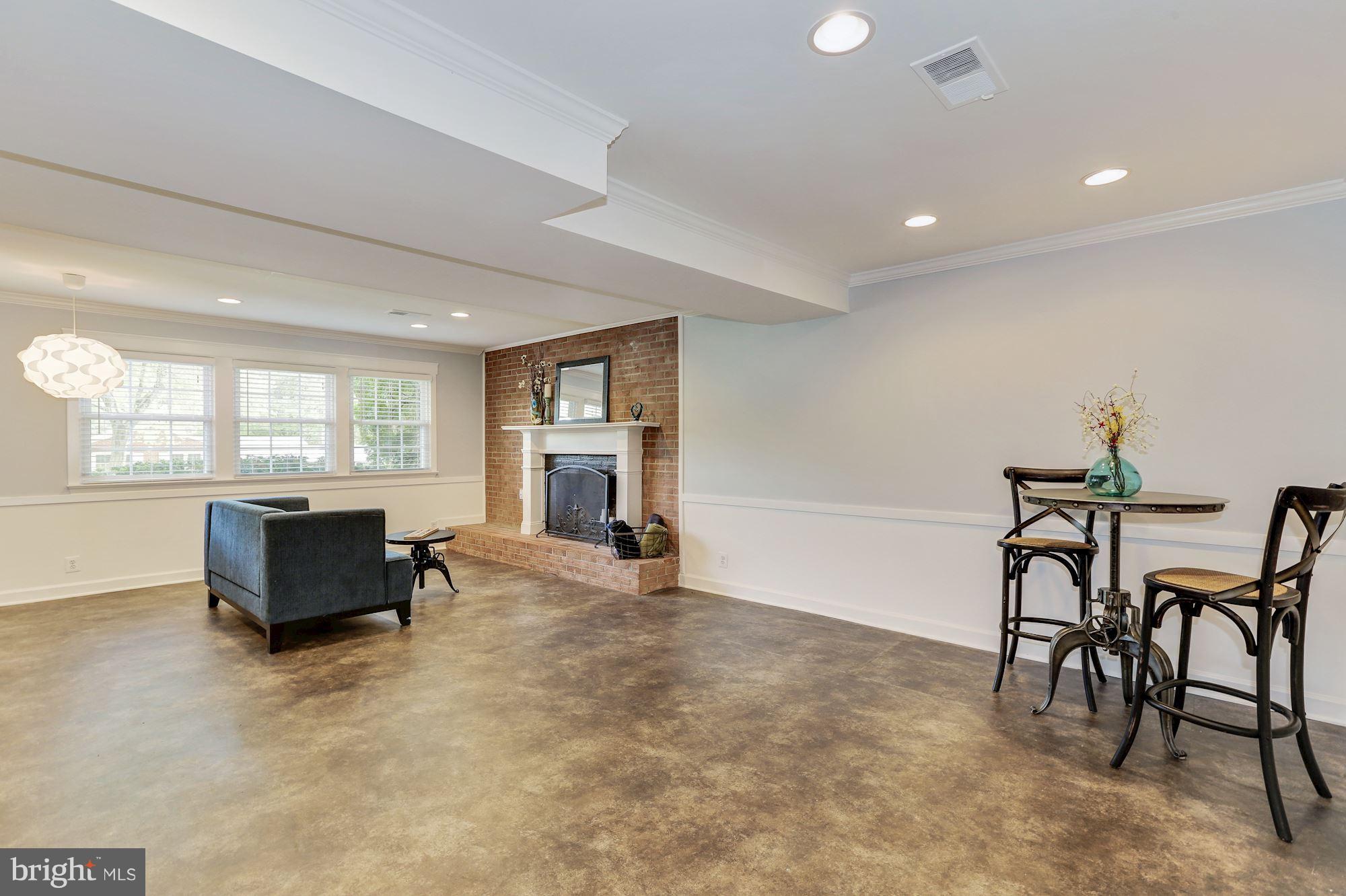 1806 Courtland Road Alexandria, VA 22306 - Photo 14 of 30 Expansive, cozy and bright