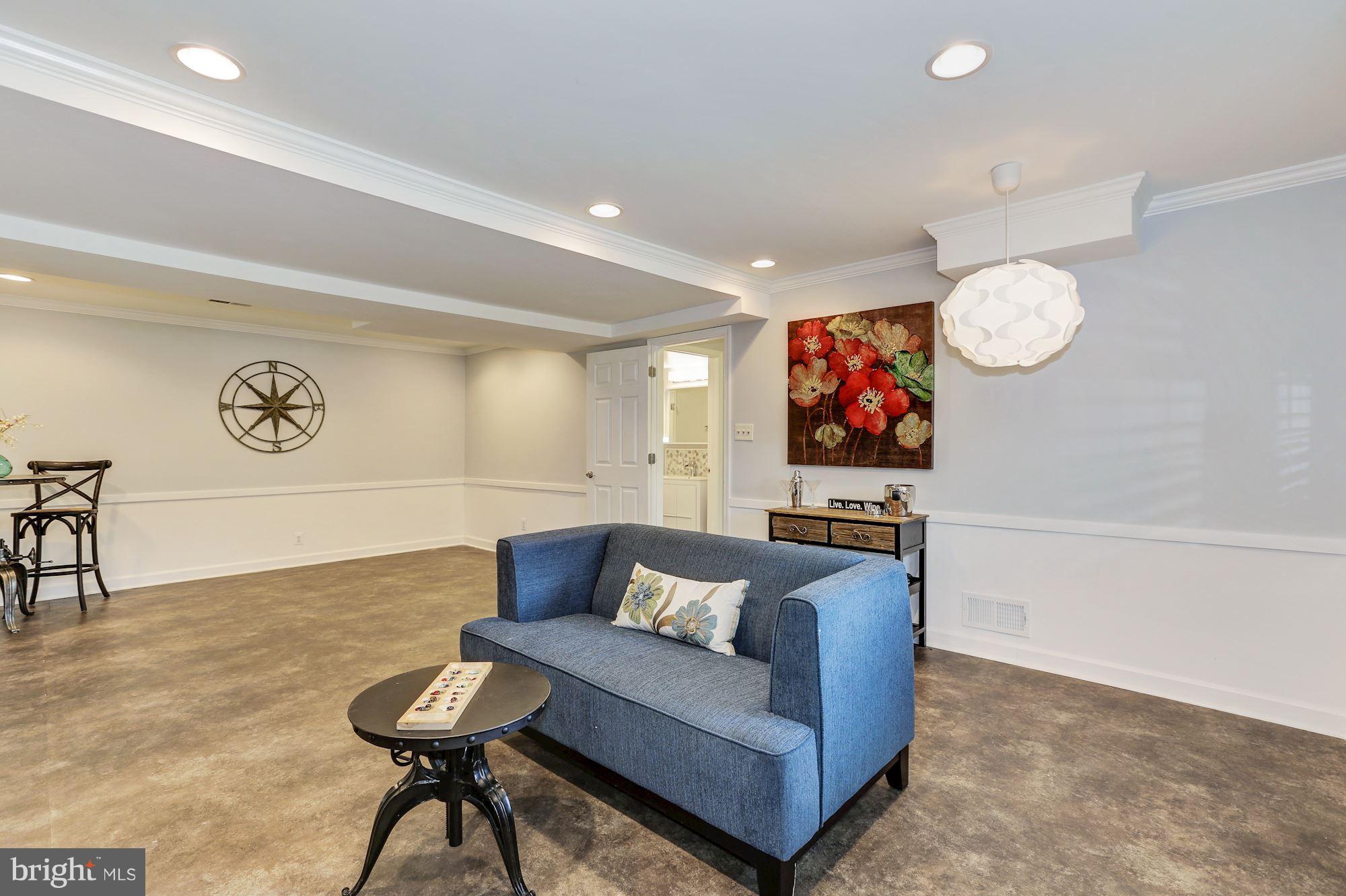 1806 Courtland Road Alexandria, VA 22306 - Photo 16 of 30 Family Room w/ Recessed Lights
