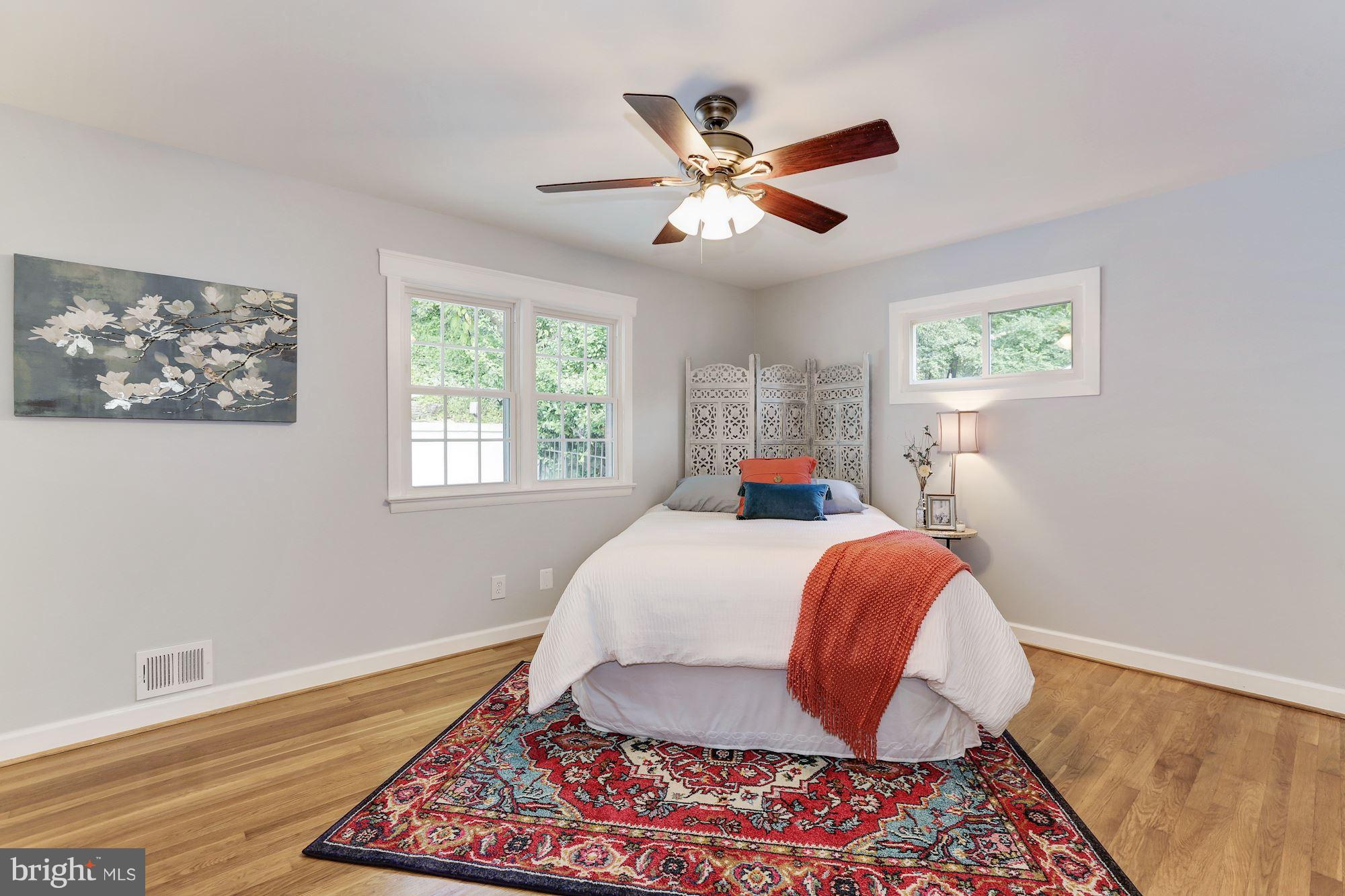 1806 Courtland Road Alexandria, VA 22306 - Photo 19 of 30 Master BR w/ Hardwood Flrs and Attached Full Bath