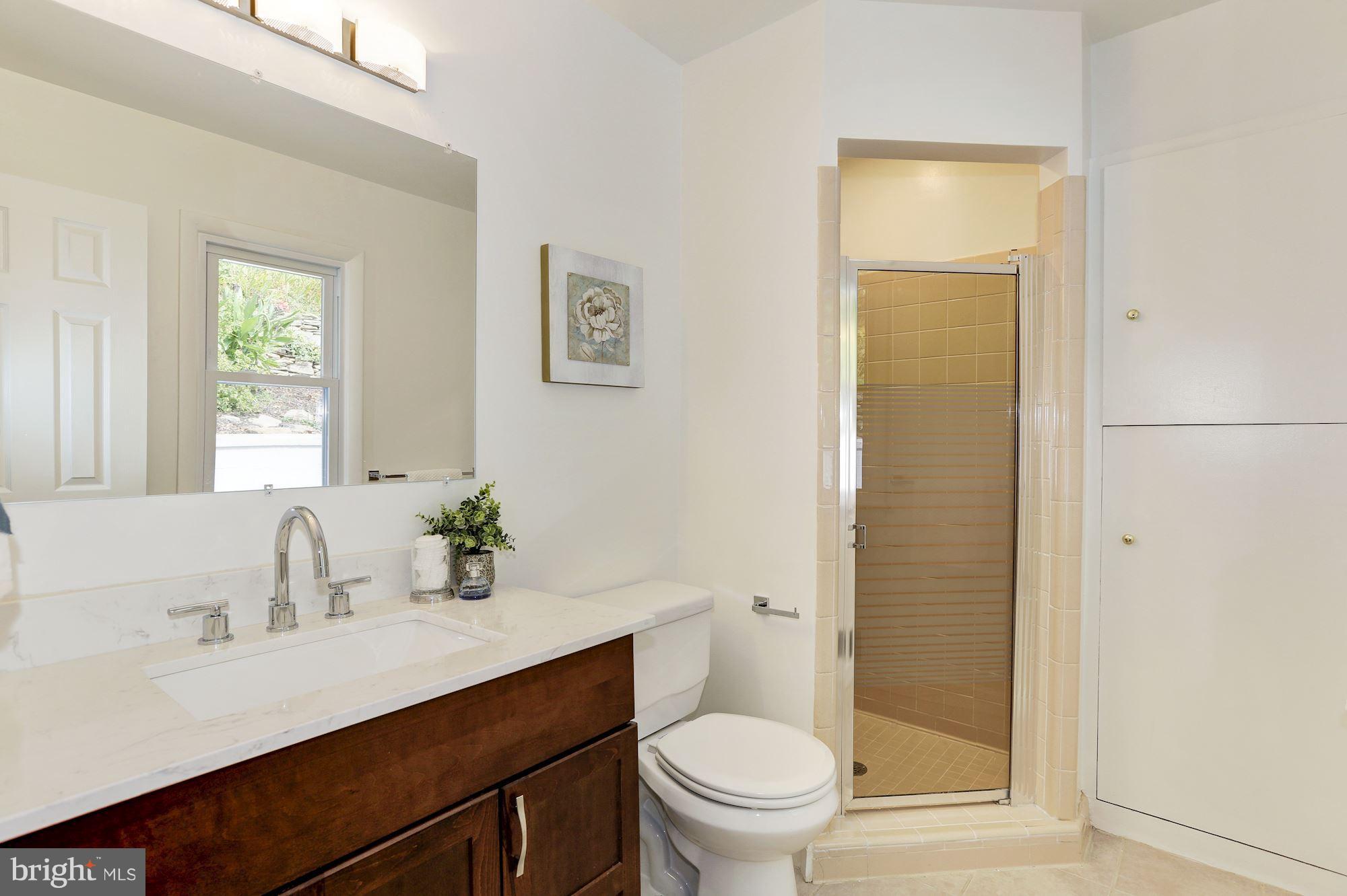 1806 Courtland Road Alexandria, VA 22306 - Photo 21 of 30 Bath (Master)