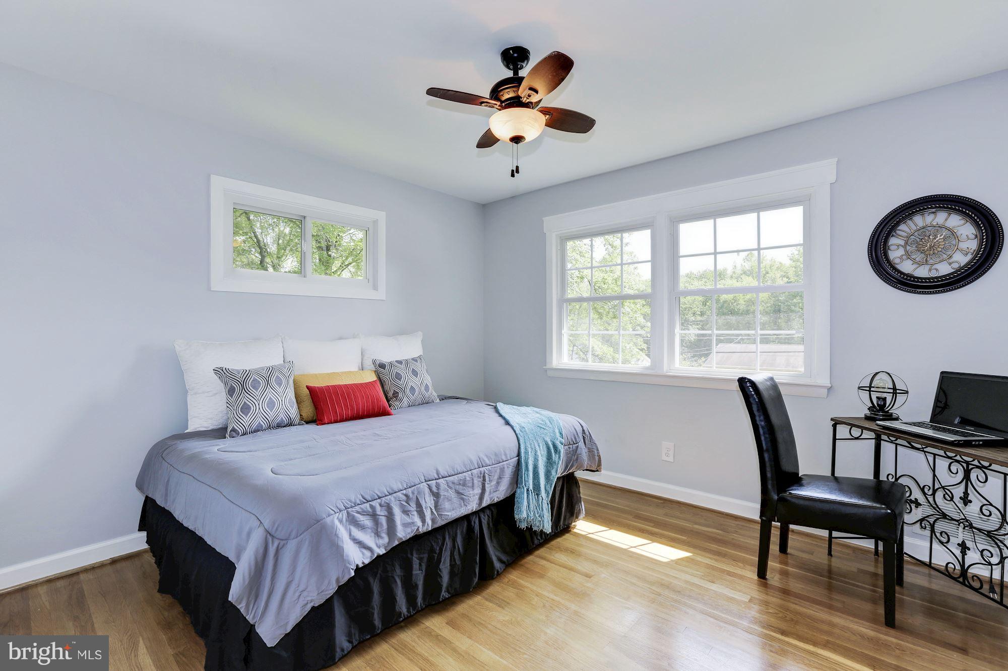 1806 Courtland Road Alexandria, VA 22306 - Photo 22 of 30 Bedrooms w/ Gleaming Hardwood Floors