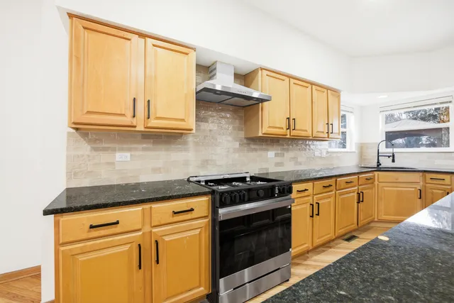 $549,999 | 2812 Stuart Kaplan Court, Aurora, IL 60503