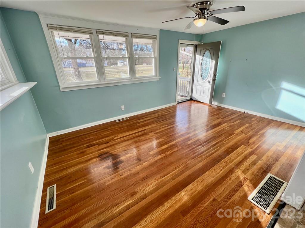 2106 Travis Road Conover, NC 28613 - Photo 4 of 21 Gallery Image 4
