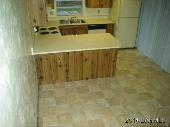 75 Springwood Square Port Orange, FL 32129 - Photo 4 of 6 a room with a wooden cabinets