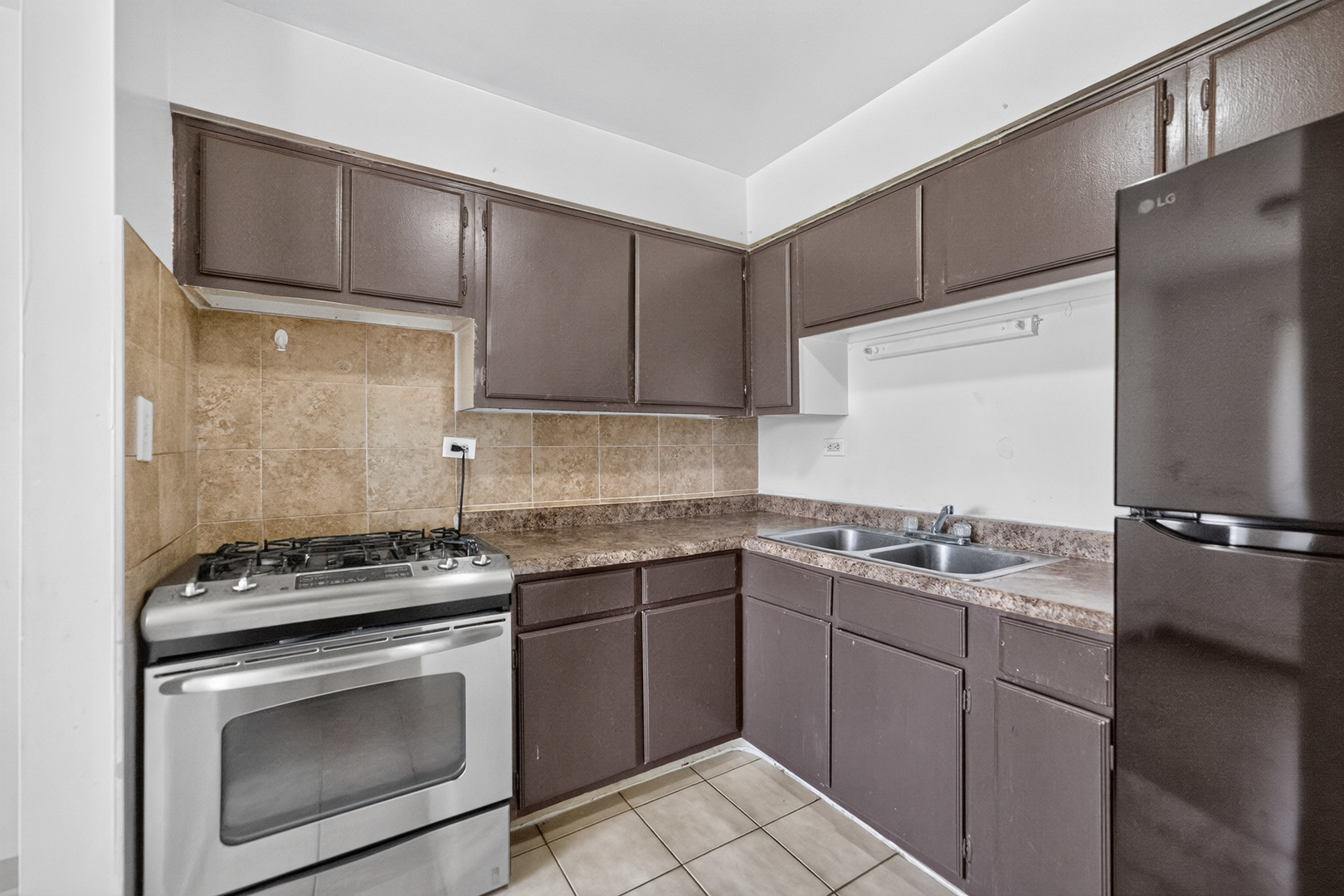 827 College Boulevard, Unit 201 Addison, IL 60101 - Photo 5 of 14
