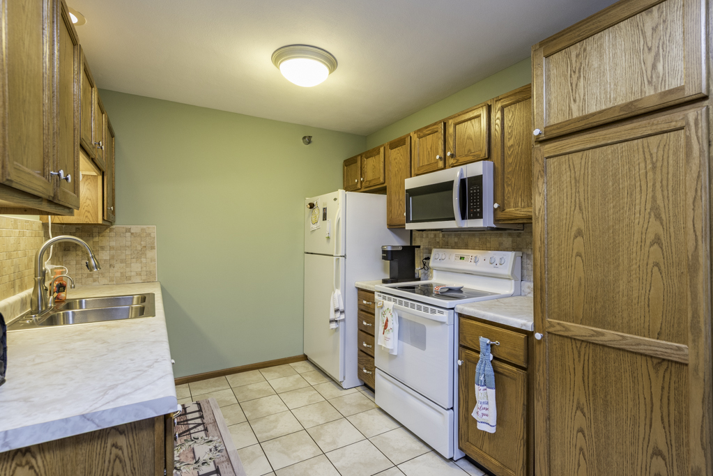 1685 West Beach Road, Unit 1685 Beach Park, IL 60087 - Photo 9 of 34 Gallery Image 9