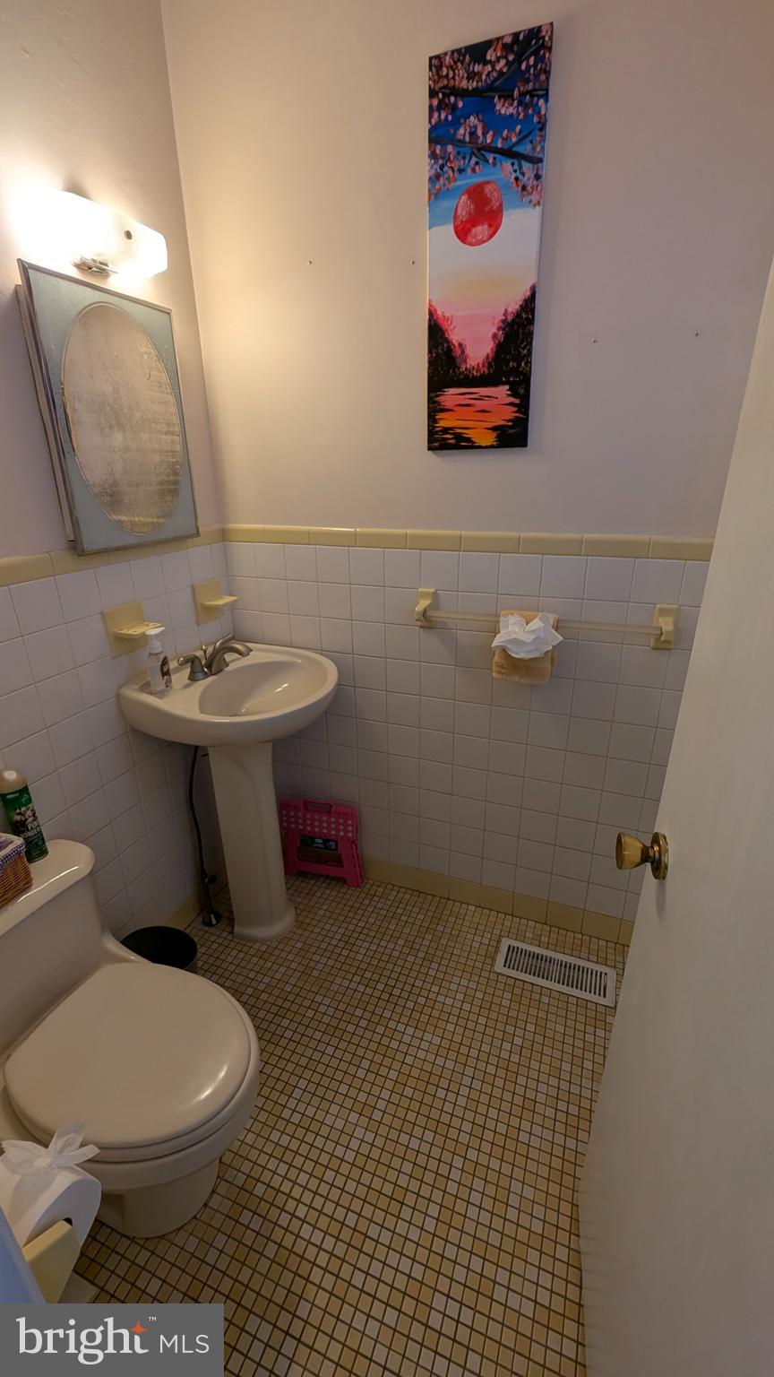148 Cardinal Road Chalfont, PA 18914 - Photo 29 of 32 Half Bath off Mudroom