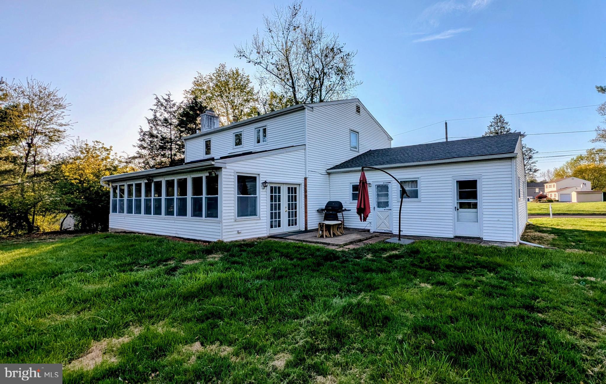 148 Cardinal Road Chalfont, PA 18914 - Photo 3 of 32 Side