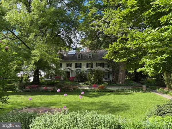 $2,200 | 1121 Spring Grove Avenue, Lancaster, PA 17603