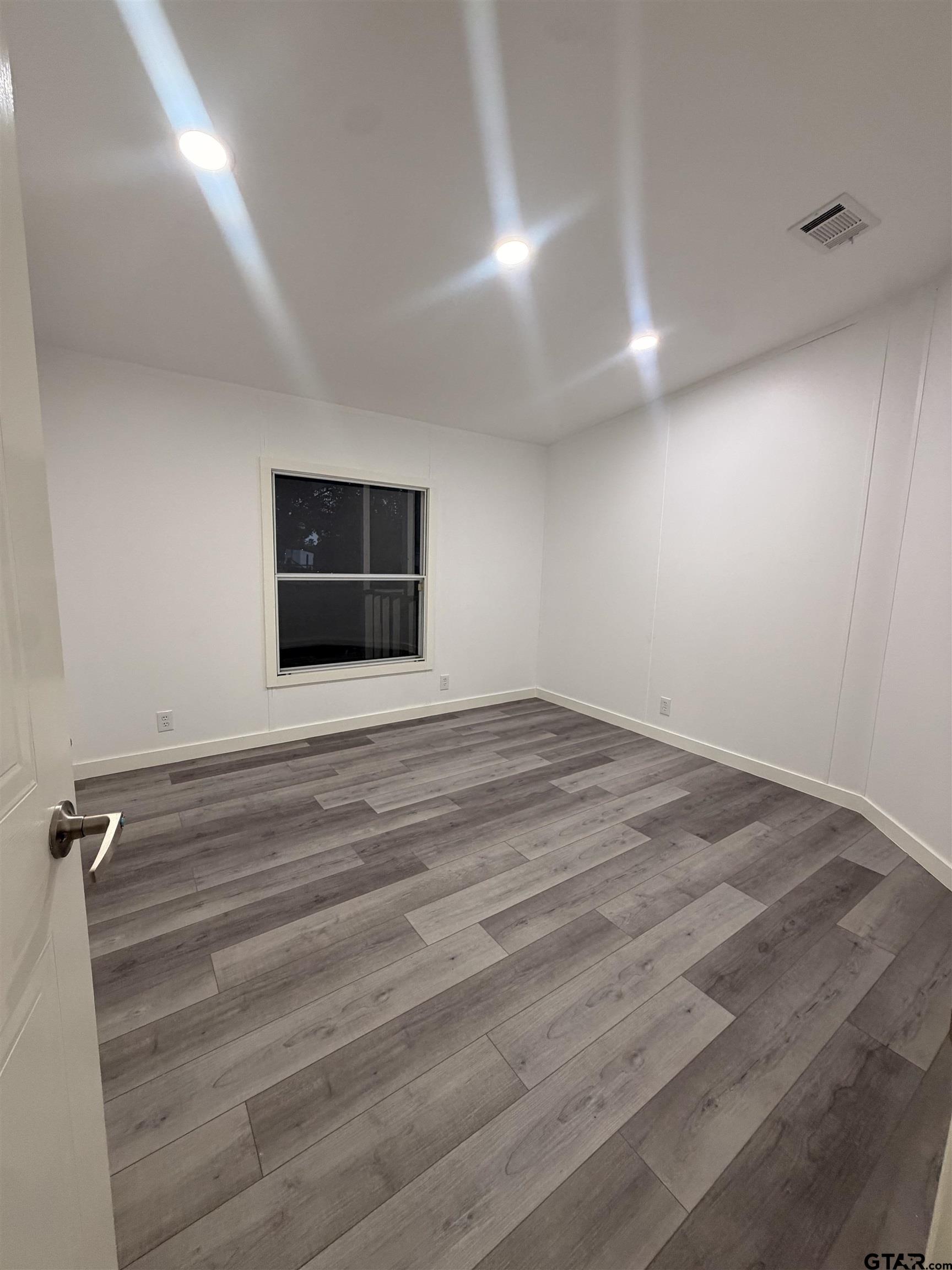 5611 Holiday Hills Road Tyler, TX 75708 - Photo 12 of 33 Gallery Image 12