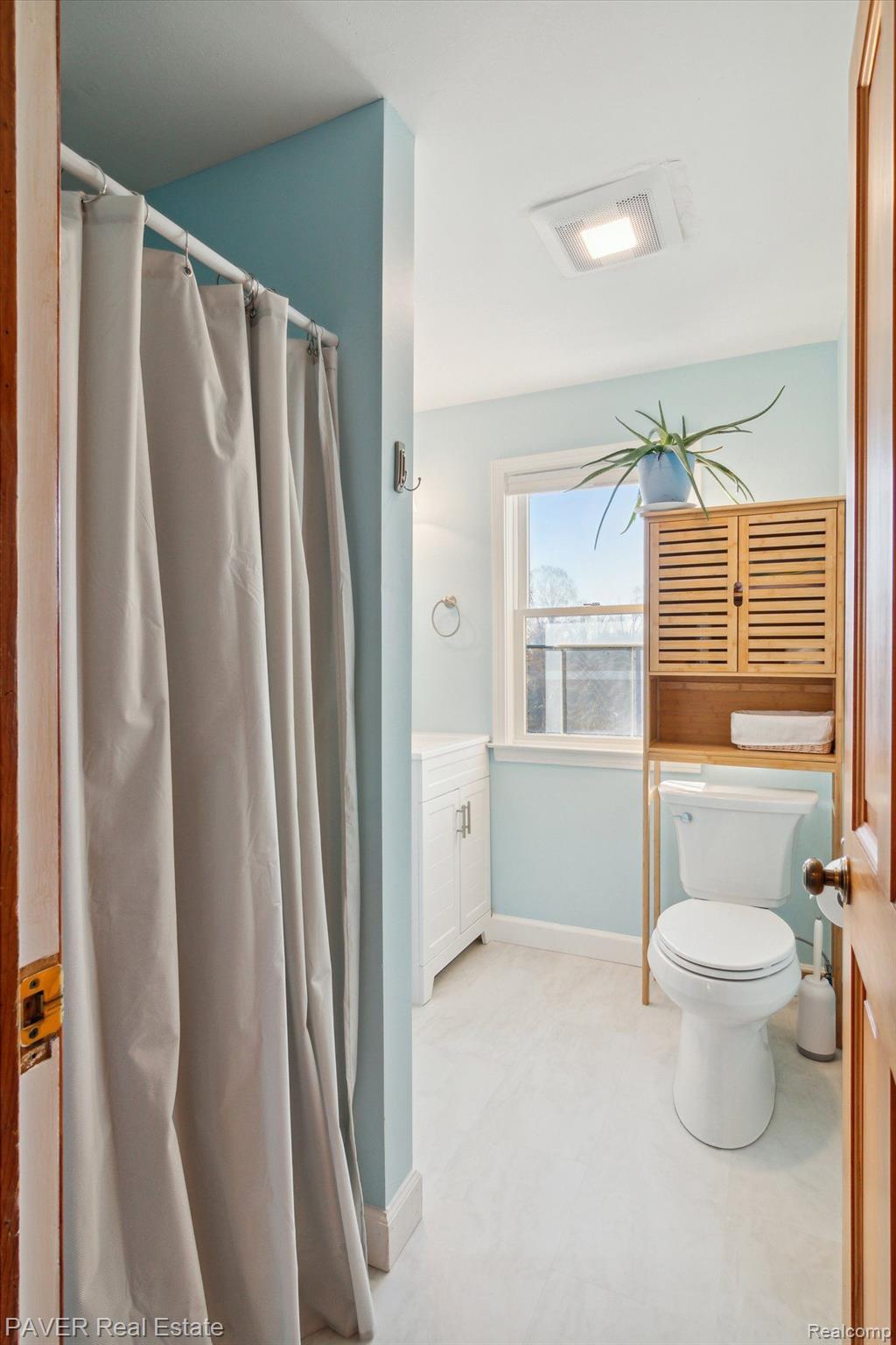 9291 Jackson Road Dexter, MI 48130 - Photo 40 of 67 Updated Full Bathroom - upstairs hallways