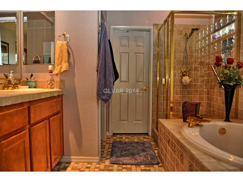 10 Mohansic Road Henderson, NV 89052 - Photo 19 of 21 Master Bath/Spa.