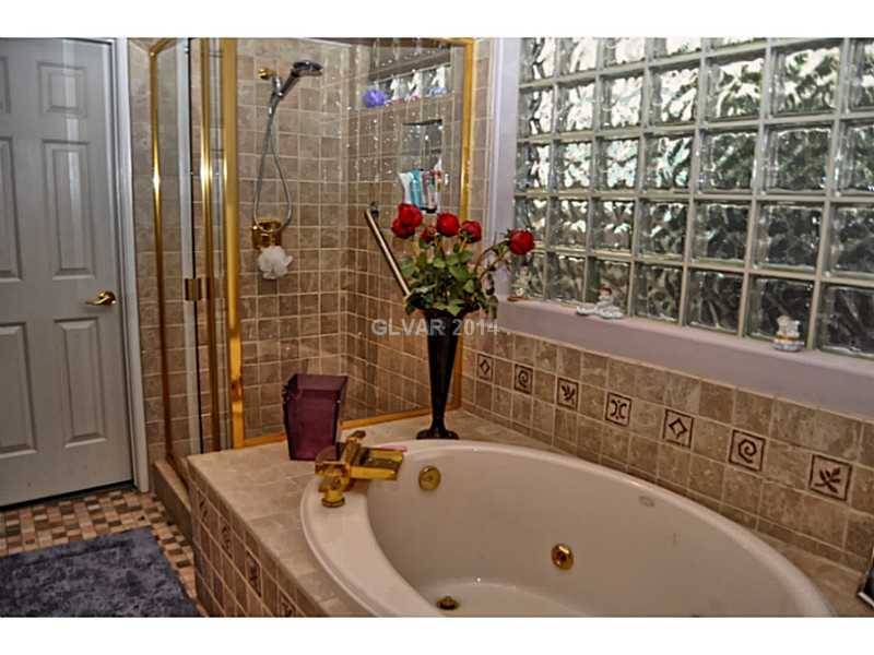10 Mohansic Road Henderson, NV 89052 - Photo 8 of 21 Master Bath/Spa.
