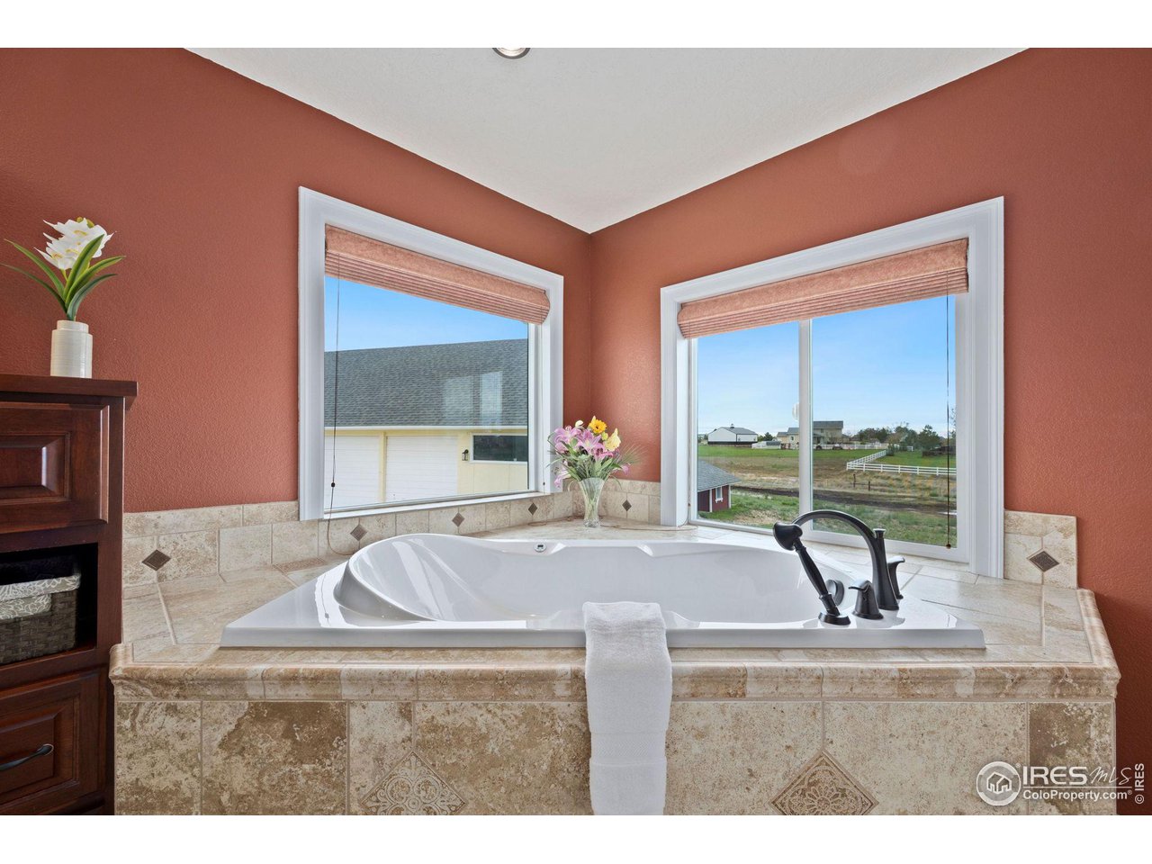 5100 Glen Drive Berthoud, CO 80513 - Photo 22 of 40 a bathroom with a tub sink and mirror