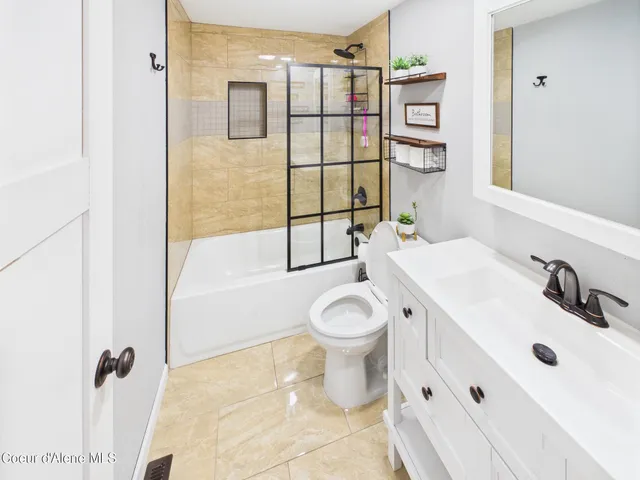 $479,900 | 305 1st Street, Pinehurst, ID 83850