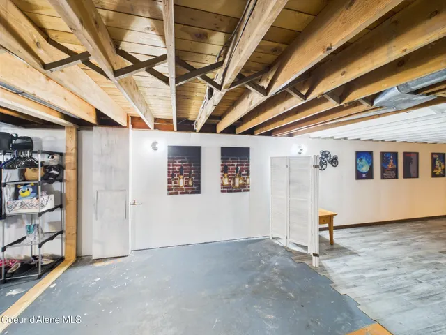 $479,900 | 305 1st Street, Pinehurst, ID 83850