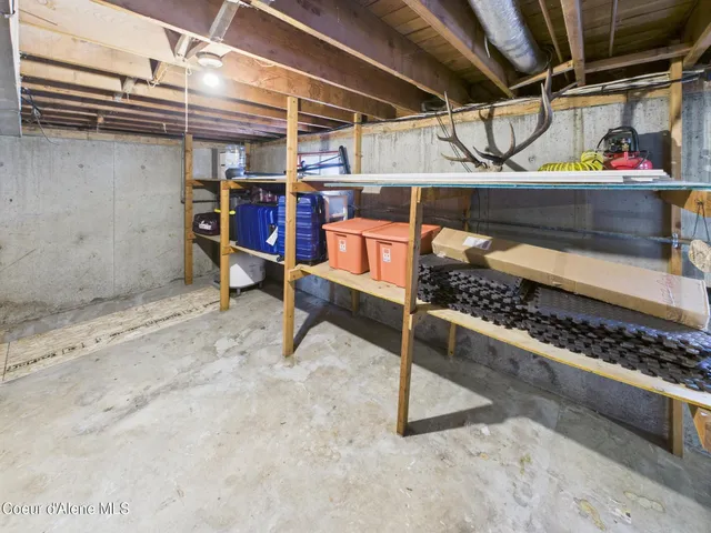 $479,900 | 305 1st Street, Pinehurst, ID 83850