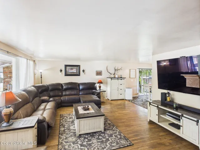 $479,900 | 305 1st Street, Pinehurst, ID 83850