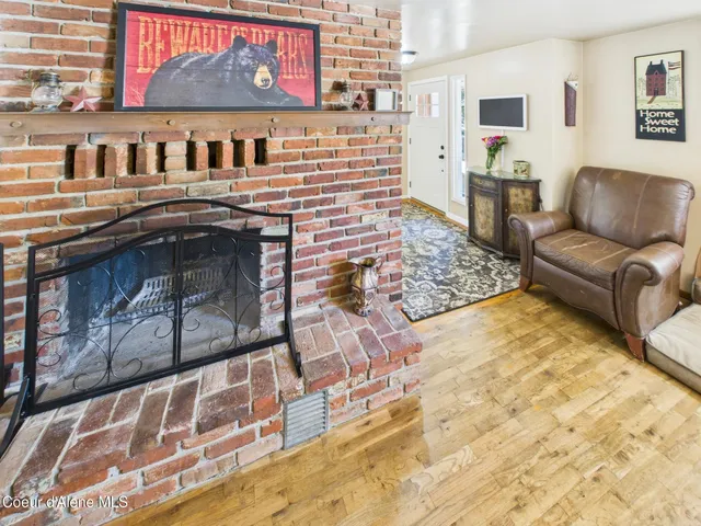 $479,900 | 305 1st Street, Pinehurst, ID 83850