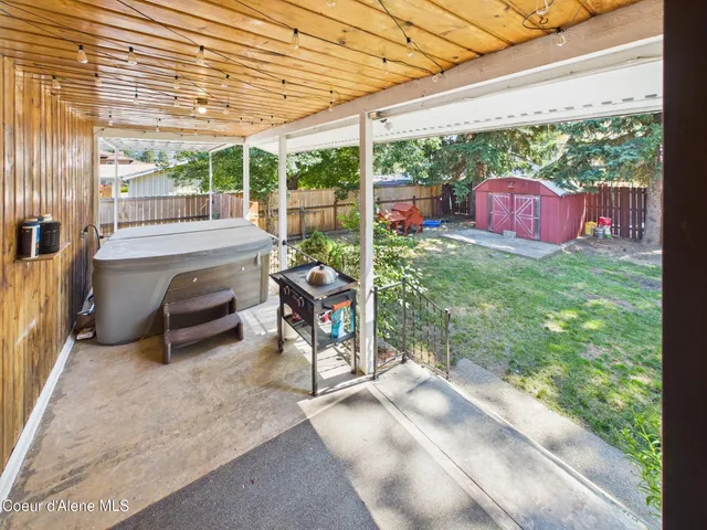 $479,900 | 305 1st Street, Pinehurst, ID 83850