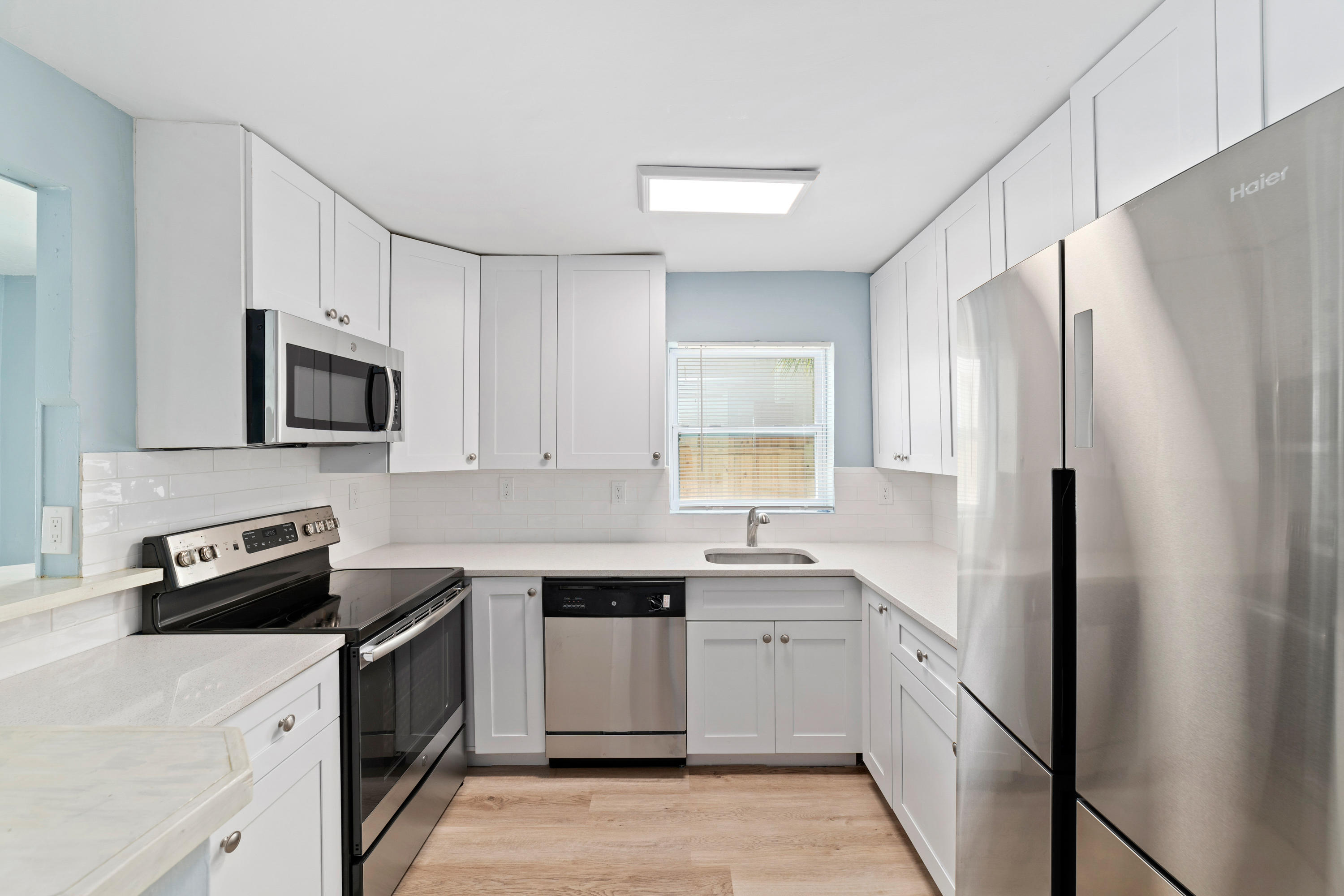 190 East 23rd Street Riviera Beach, FL 33404 - Photo 4 of 25 190 E 23rd St