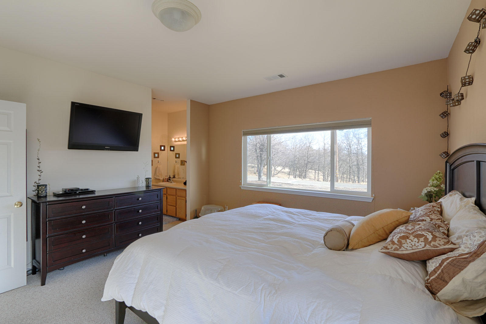 20844 Chicken Springs Road Redding, CA 96003 - Photo 16 of 28 master-bed-2