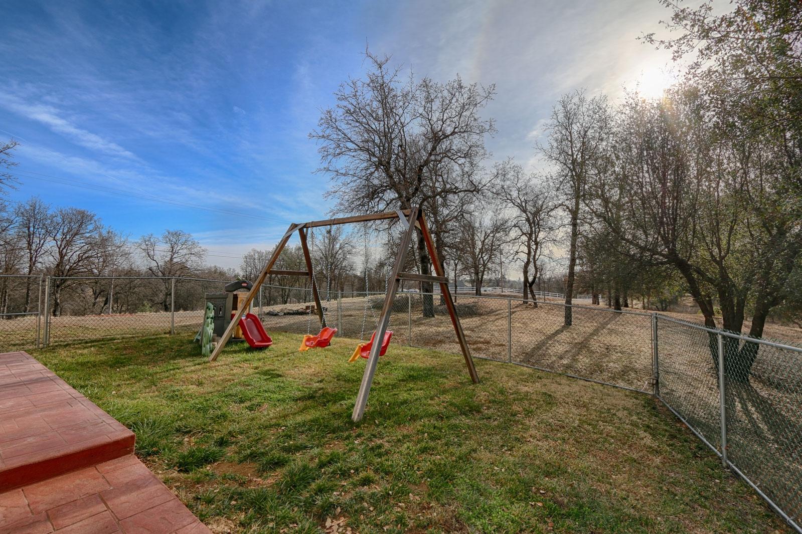 20844 Chicken Springs Road Redding, CA 96003 - Photo 5 of 28 side