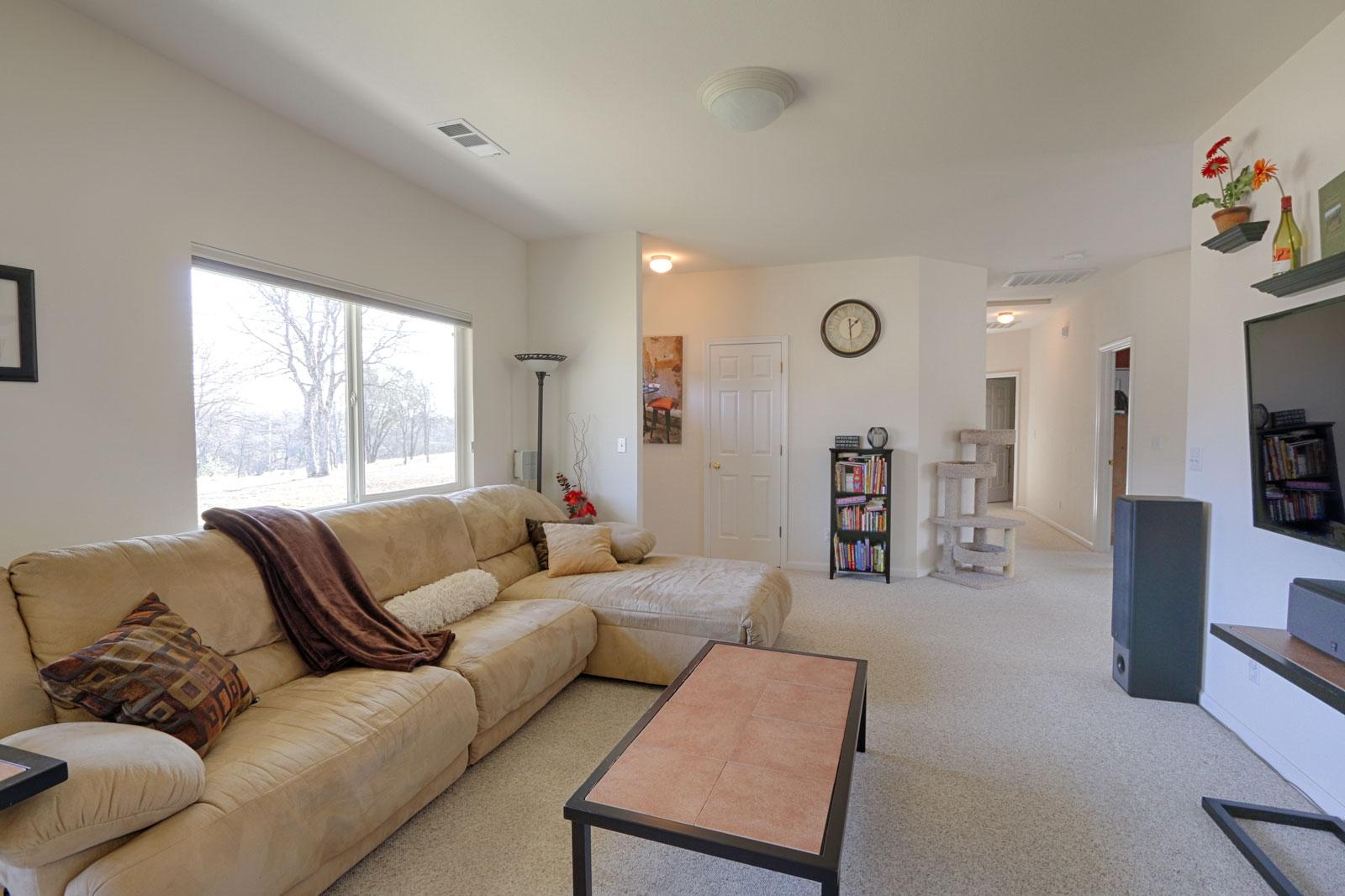 20844 Chicken Springs Road Redding, CA 96003 - Photo 7 of 28 great room