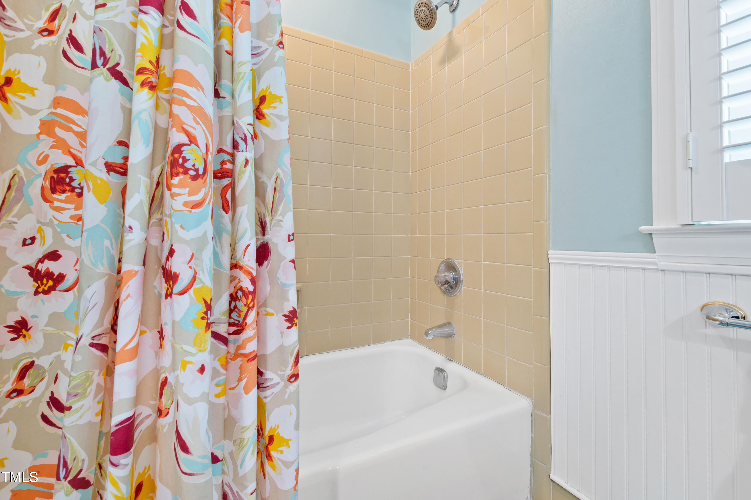 10212 Bushveld Lane Raleigh, NC 27613 - Photo 35 of 51 a bathroom with a bathtub and a shower curtain
