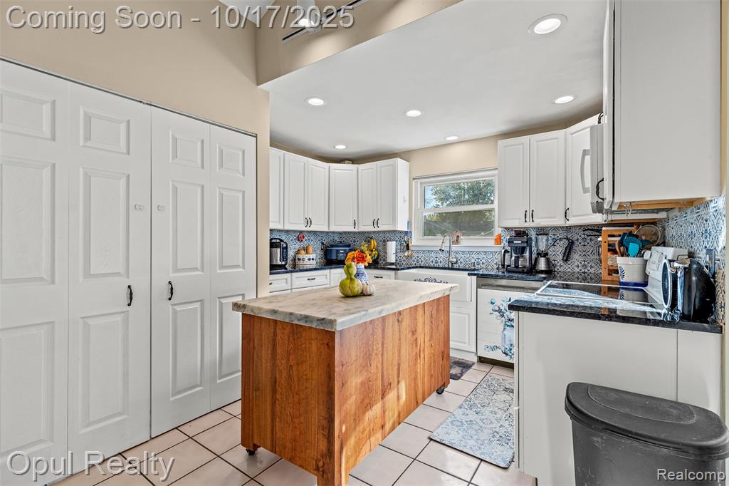 24397 Kings Pointe Novi, MI 48375 - Photo 7 of 45 Gallery Image 7