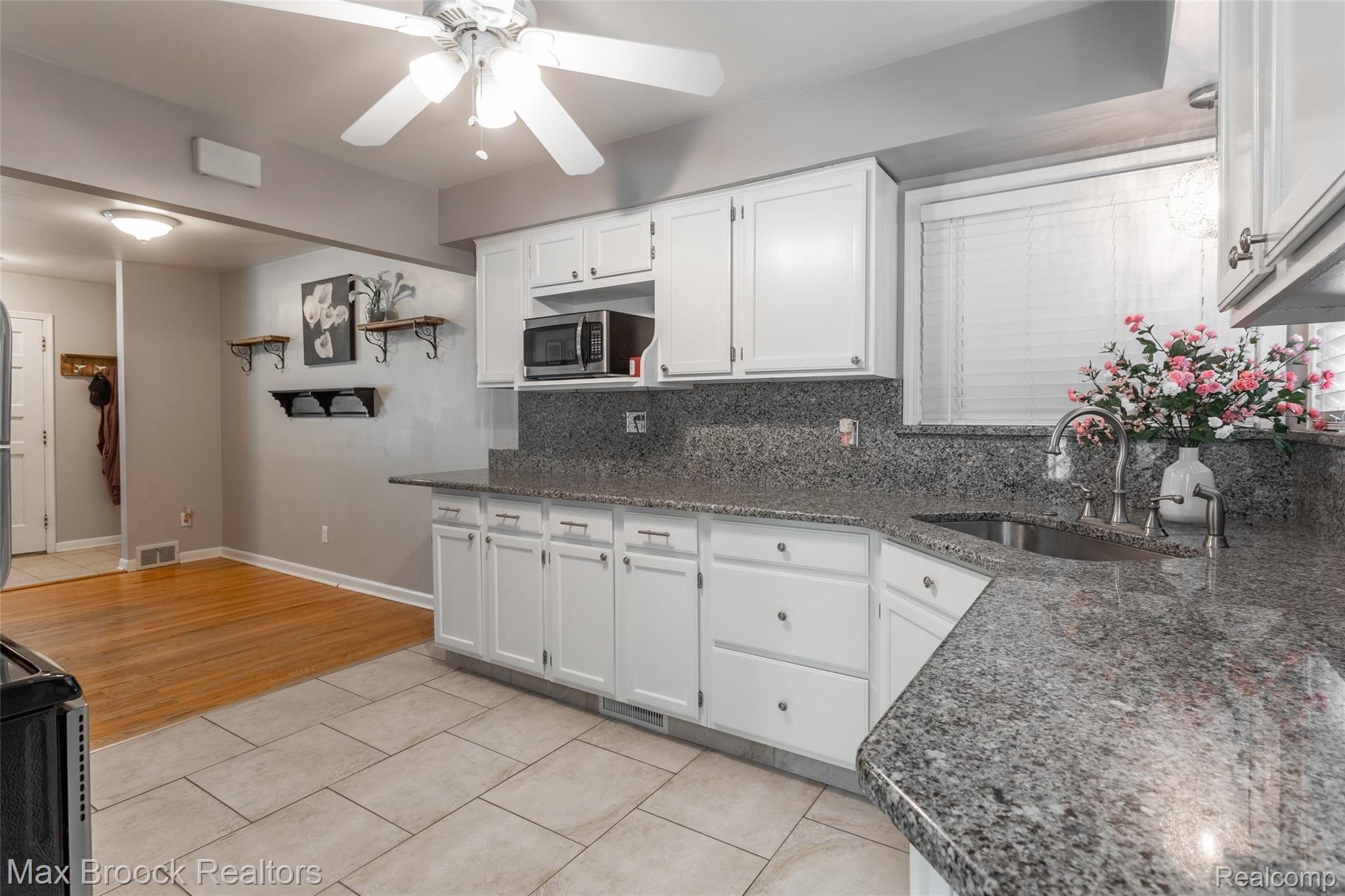 31611 Marblehead Road Farmington, MI 48336 - Photo 11 of 32 244A3349.jpg