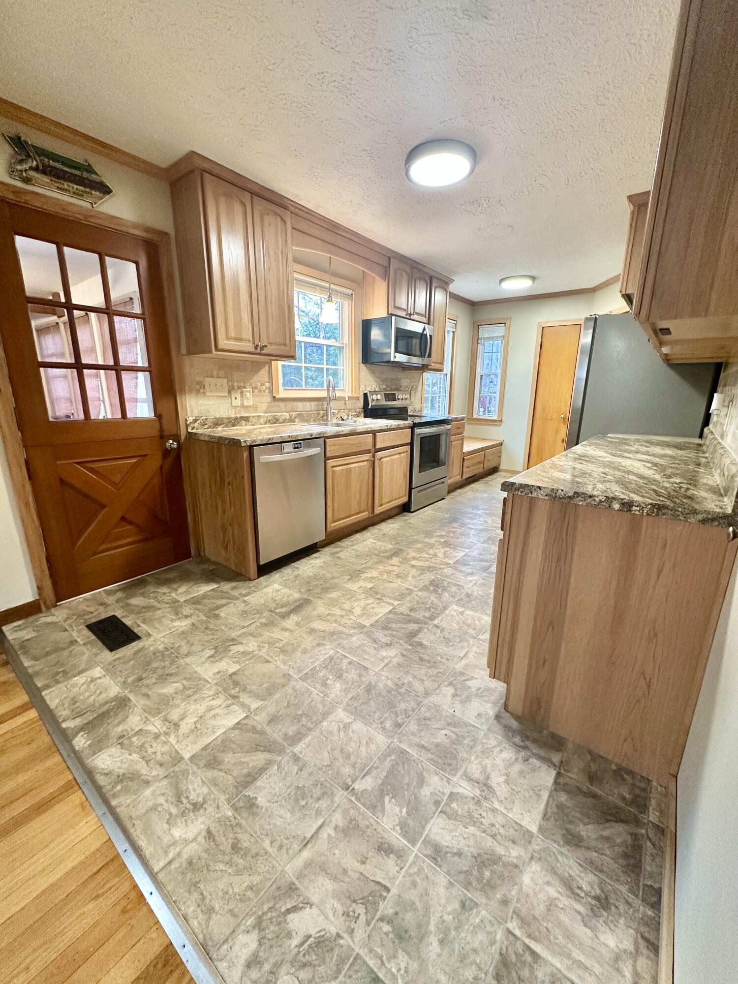 2714 Jackson River Road Covington, VA 24426 - Photo 24 of 54 a kitchen with stainless steel appliances kitchen island granite countertop a refrigerator and stove